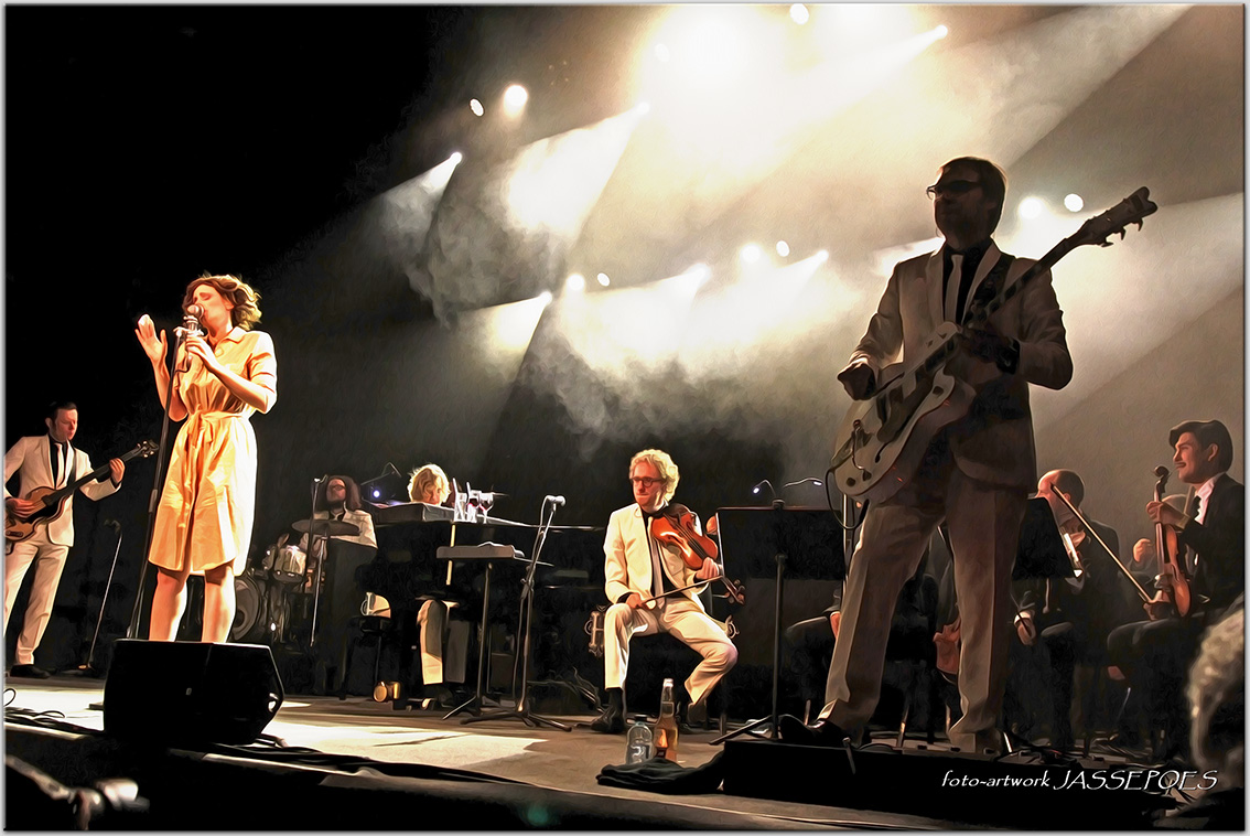 Hooverphonic (2013, with Noémie Wolfs)  © JASSEPOES